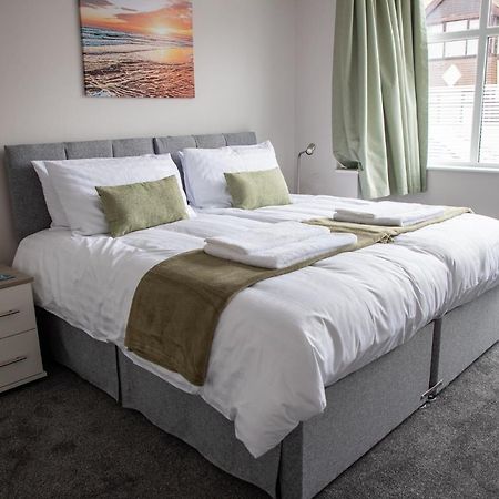 Wave Stays - Ground Floor Apartment - Outside Seating Area كليفليز المظهر الخارجي الصورة