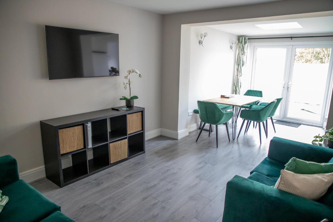 Wave Stays - Ground Floor Apartment - Outside Seating Area كليفليز المظهر الخارجي الصورة